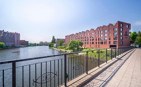 Mira Apartments
